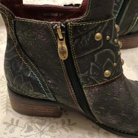 L’Artiste by Spring Step Nailhead ankle boot. - Picture 5 of 9